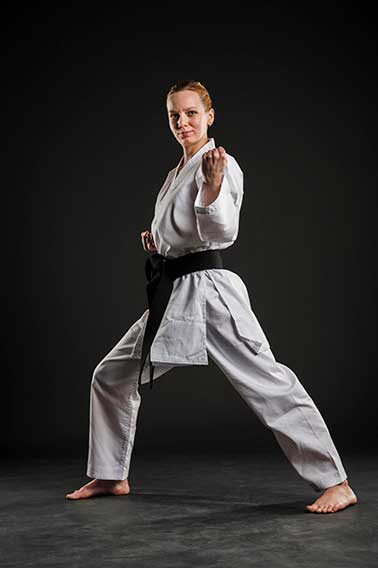 femme karate combat.jpg
